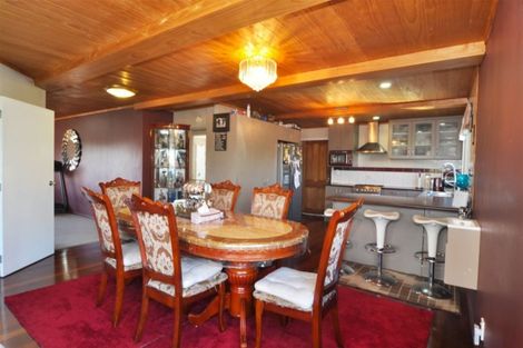 Photo of property in 2a Bamboo Grove, Kelston, Auckland, 0602