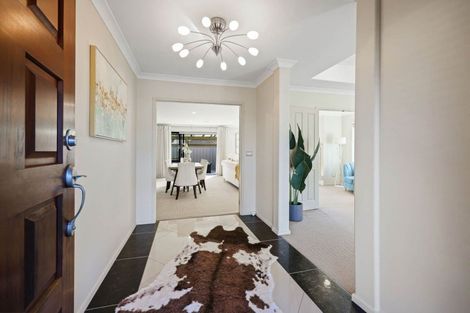 Photo of property in 16 Erceg Way, Rosehill, Papakura, 2113
