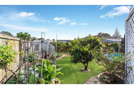 Photo of property in 17 Neems Place, Manurewa, Auckland, 2102