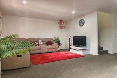 Photo of property in 2/51 Fields Parade, Oteha, Auckland, 0632