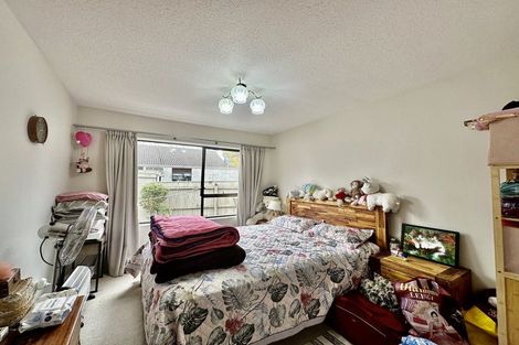 Photo of property in 2/92 North Avon Road, Richmond, Christchurch, 8013