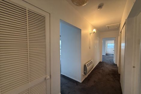 Photo of property in 281 Queens Drive, Lyall Bay, Wellington, 6022