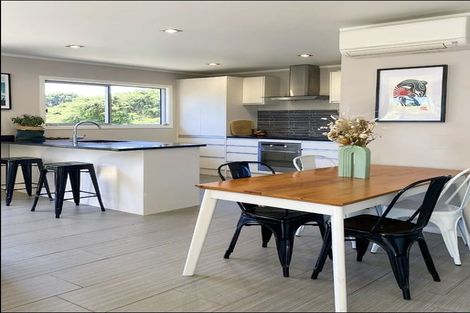 Photo of property in 33 Whaanga Road, Raglan, 3297