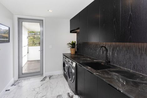 Photo of property in 15 Omeo Crescent, Redcliffs, Christchurch, 8081