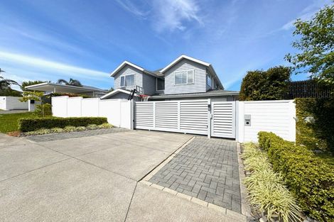 Photo of property in 17a Lake Pupuke Drive, Takapuna, Auckland, 0622