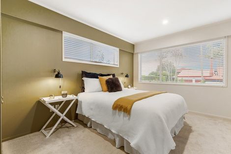 Photo of property in 2/7 Ian Place, Glendene, Auckland, 0602