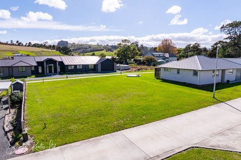 Photo of property in 3 Manaaki Circle, Paparoa, 0571