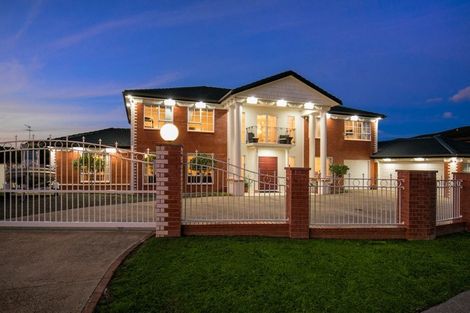 Photo of property in 18 Mansion Court, West Harbour, Auckland, 0618