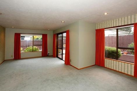 Photo of property in 2/7 Cherrywood Place, Redwood, Christchurch, 8051