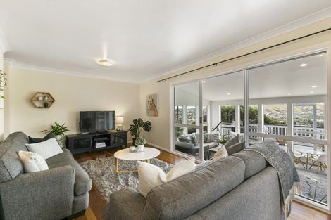 Photo of property in 15 Paparangi Crescent, Paparangi, Wellington, 6037