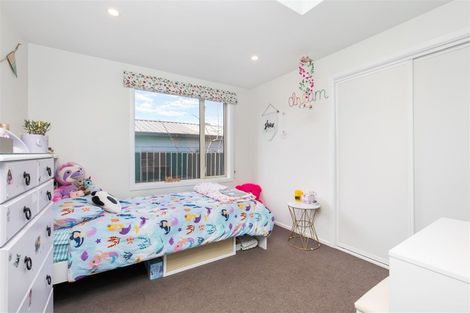 Photo of property in 40 Farquhars Road, Redwood, Christchurch, 8051
