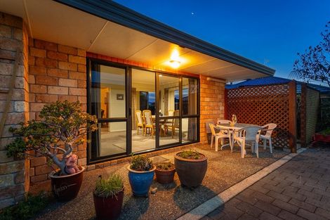 Photo of property in 80 Guildford Drive, Paraparaumu, 5032
