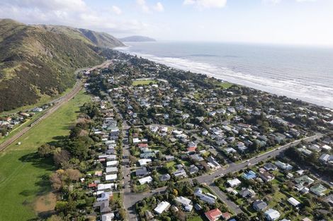 Photo of property in 24 Te Miti Street, Paekakariki, 5034