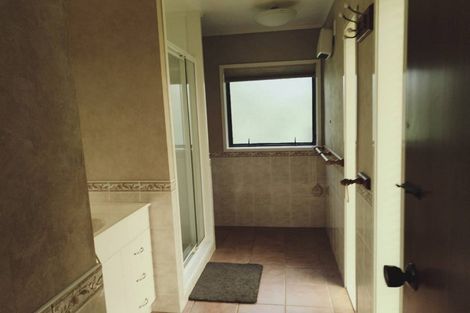 Photo of property in 2 Grammar School Road, Pakuranga, Auckland, 2010