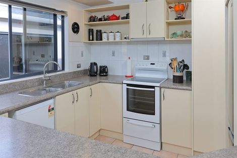 Photo of property in 5 Cognac Place, Henderson, Auckland, 0612