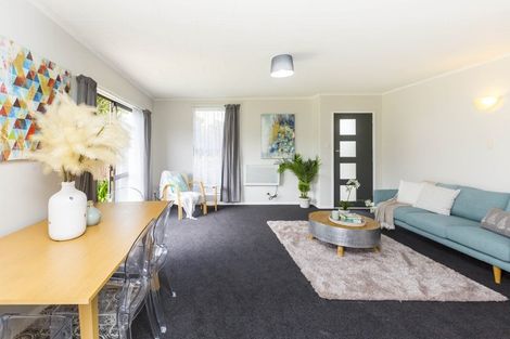 Photo of property in 1/21 Roband Crescent, Brown Owl, Upper Hutt, 5018