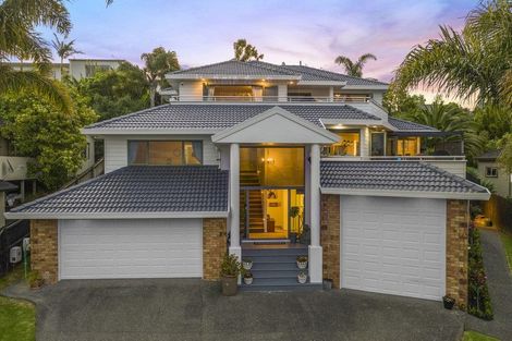 Photo of property in 11 Greenleaf Way, Northcross, Auckland, 0630