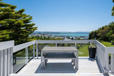 Photo of property in 13 Denholm Road, Hospital Hill, Napier, 4110