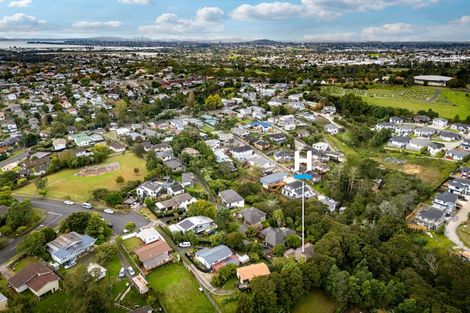 Photo of property in 27 Mckinley Road, Sunnyvale, Auckland, 0612