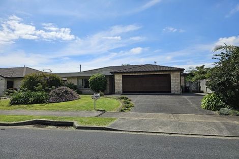 Photo of property in 15 Oreti Crescent, Papamoa Beach, Papamoa, 3118