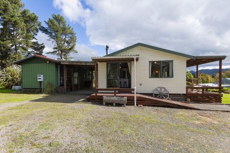 Photo of property in 10 Kirk Street, Matawai, 4075