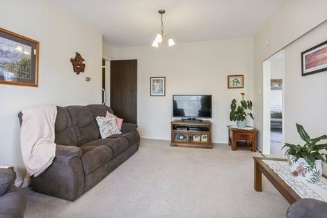Photo of property in 2/32 Lake Terrace Road, Burwood, Christchurch, 8083