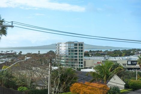 Photo of property in 2a Rangitoto Terrace, Milford, Auckland, 0620