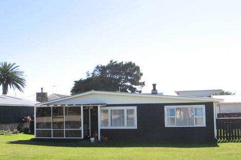 Photo of property in 11 Chrystal Street, Foxton Beach, Foxton, 4815