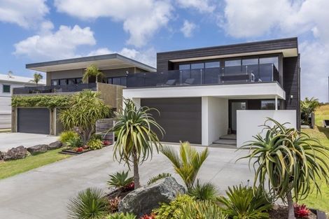 Photo of property in 48 Mangatawhiri Road, Omaha, 0986