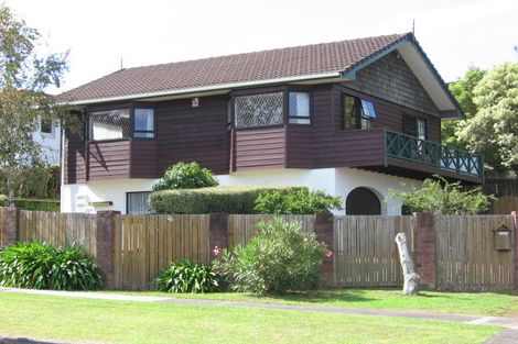 Photo of property in 2/337 Beach Road, Campbells Bay, Auckland, 0630