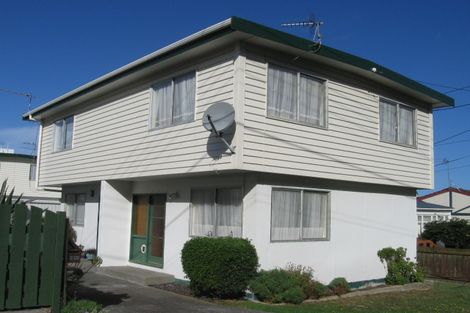 Photo of property in 113 Queens Drive, Lyall Bay, Wellington, 6022