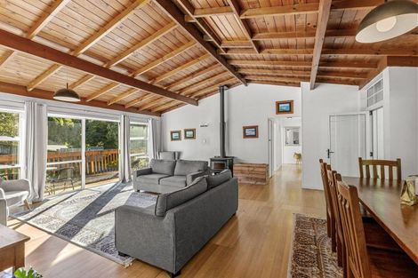 Photo of property in 1 Cross Street, Raglan, 3225