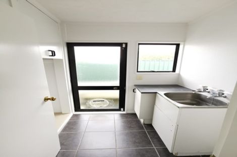 Photo of property in 87 Hillcrest Drive, Kelvin Grove, Palmerston North, 4414