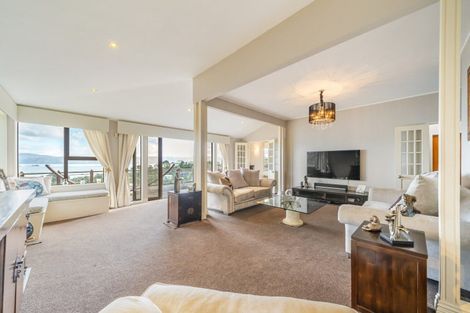 Photo of property in 14 Latham Road, York Bay, Lower Hutt, 5013
