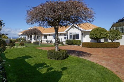 Photo of property in 2 Krissell Place, Acacia Bay, Taupo, 3330