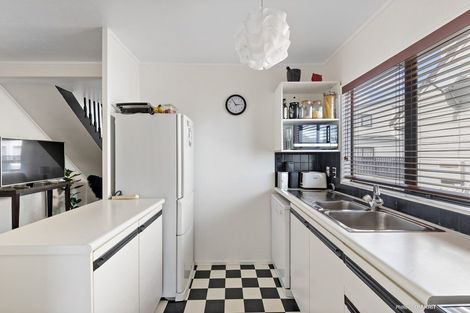 Photo of property in 11 Commons Way, Crofton Downs, Wellington, 6035