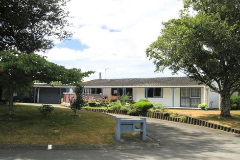Photo of property in 2 Riverlea Way, Totara Park, Upper Hutt, 5018
