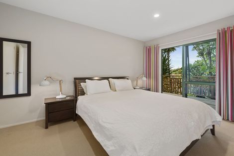 Photo of property in 697 Beach Road, Rothesay Bay, Auckland, 0630