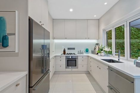 Photo of property in 2/24 Thornycroft Street, Fendalton, Christchurch, 8052