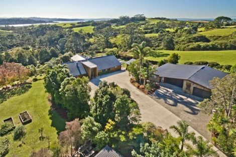 Photo of property in 63 Vaughans Road, Okura, Albany, 0792