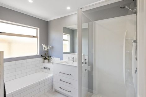 Photo of property in 6 Rosehill Way, Taradale, Napier, 4112