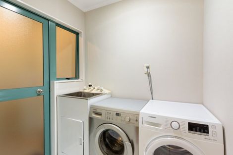 Photo of property in 5 Edgecumbe Way, Tauranga, 3110