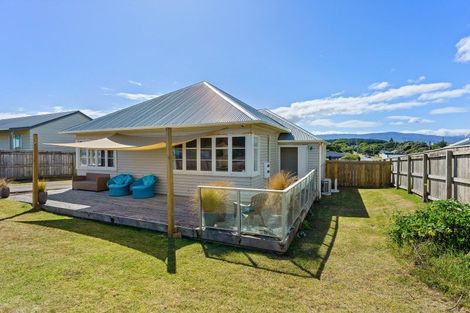 Photo of property in 38 Marine Parade, Otaki Beach, Otaki, 5512