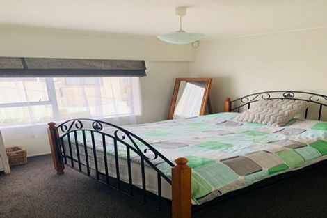 Photo of property in 1/21 Target Road, Totara Vale, Auckland, 0629