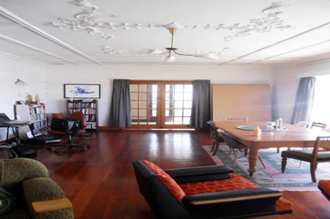 Photo of property in 2 Queens Drive, Kilbirnie, Wellington, 6022