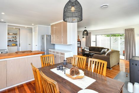 Photo of property in 19 Hazeldene Place, Opaheke, Papakura, 2113