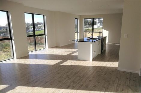 Photo of property in 5 Fowler Street, Northcote, Auckland, 0627