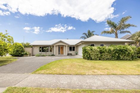 Photo of property in 2 Arthur Close, Clive, 4102