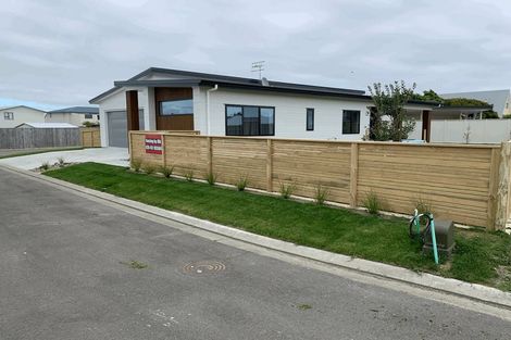 Photo of property in 3 Snappers Lane, Foxton Beach, Foxton, 4815