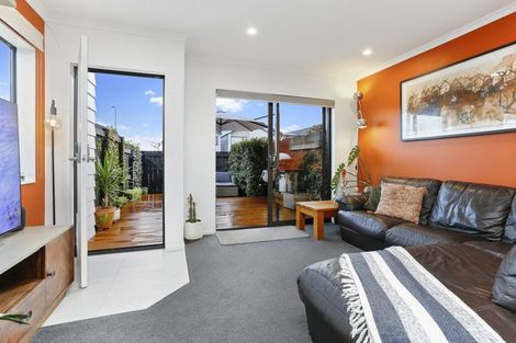 Photo of property in 19 Beardmore Lane, Papakura, 2110